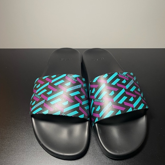New with tag Real authentic Versace slides. Men’s size 9.5 main image 5